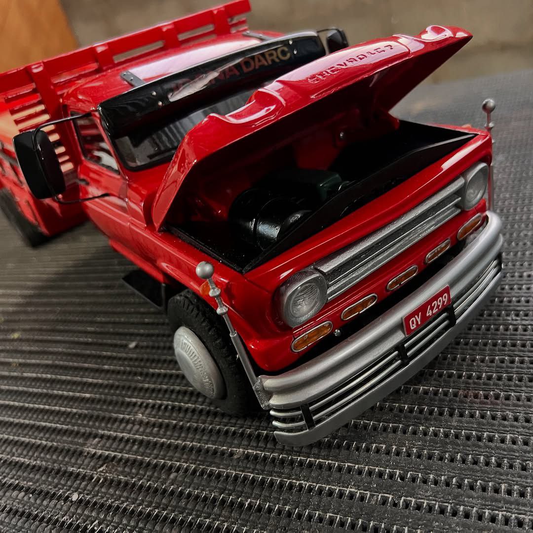 Miniatura Chevrolet D60 - Escala 1/24