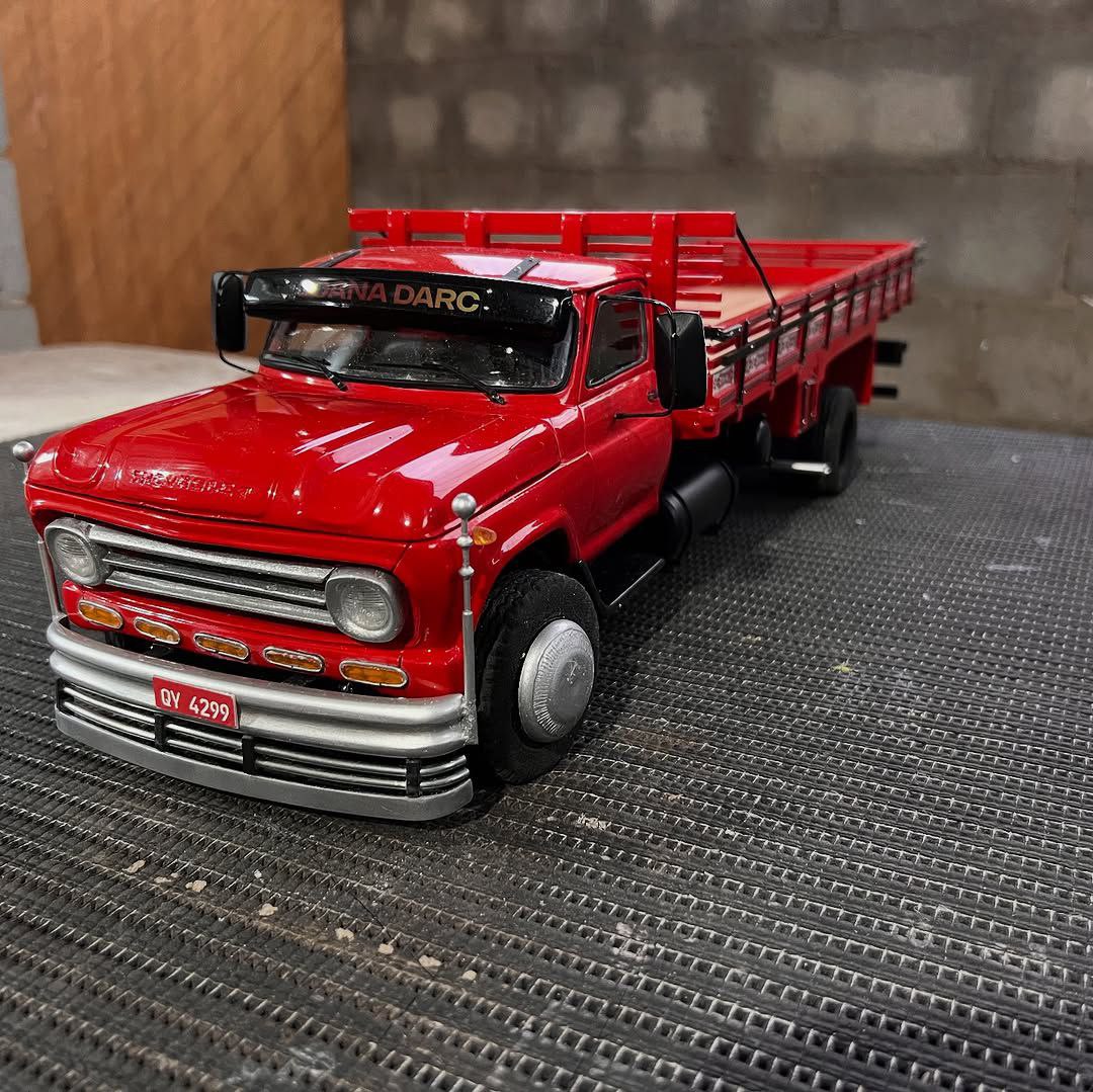 Miniatura Chevrolet D60 - Escala 1/24