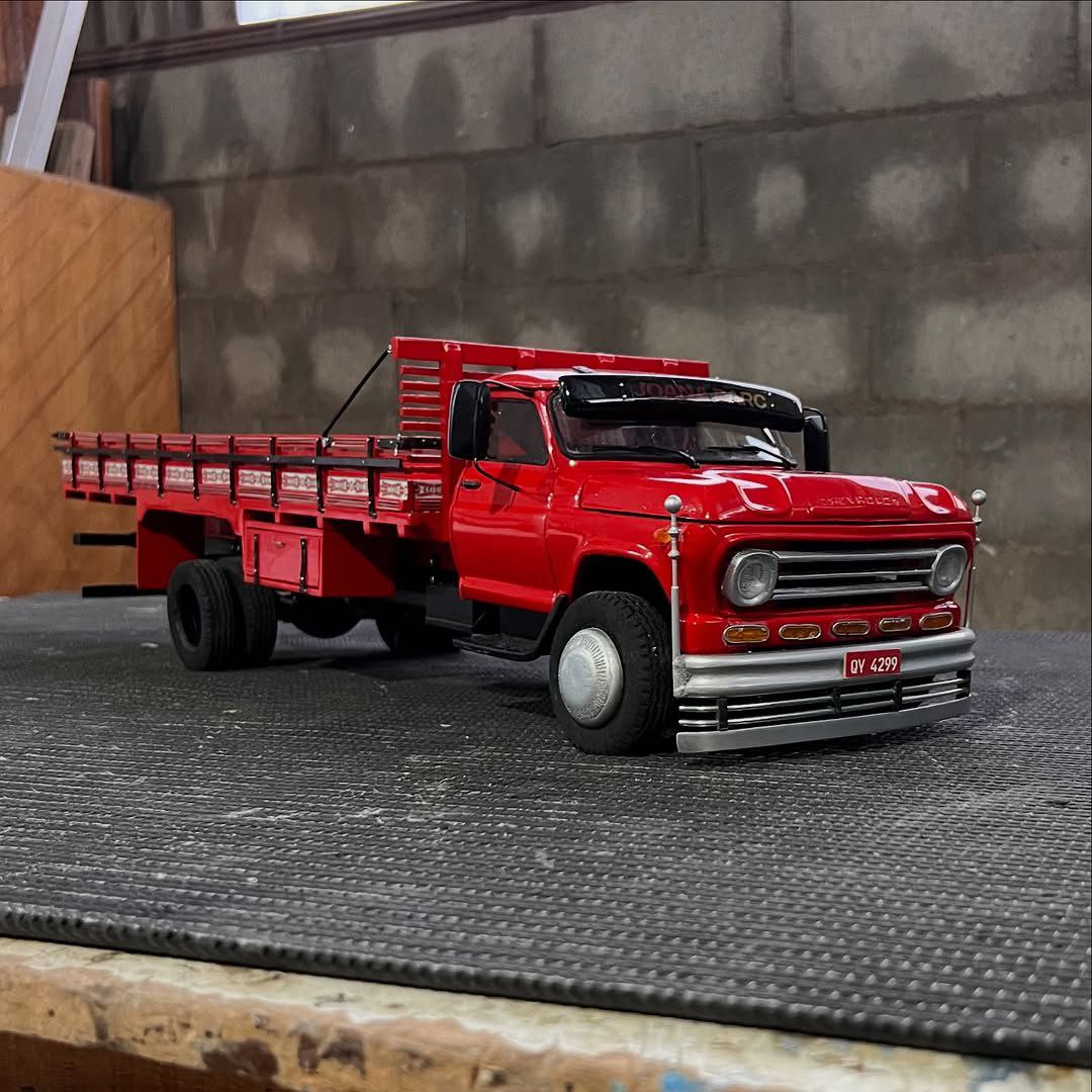 Miniatura Chevrolet D60 - Escala 1/24